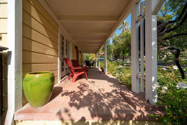 12511 porch 1