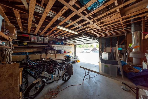 12511 garage 6