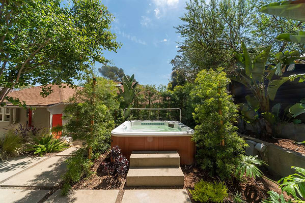 12743 jacuzzi 3