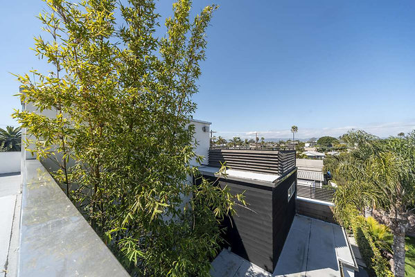 13305 balcony 7