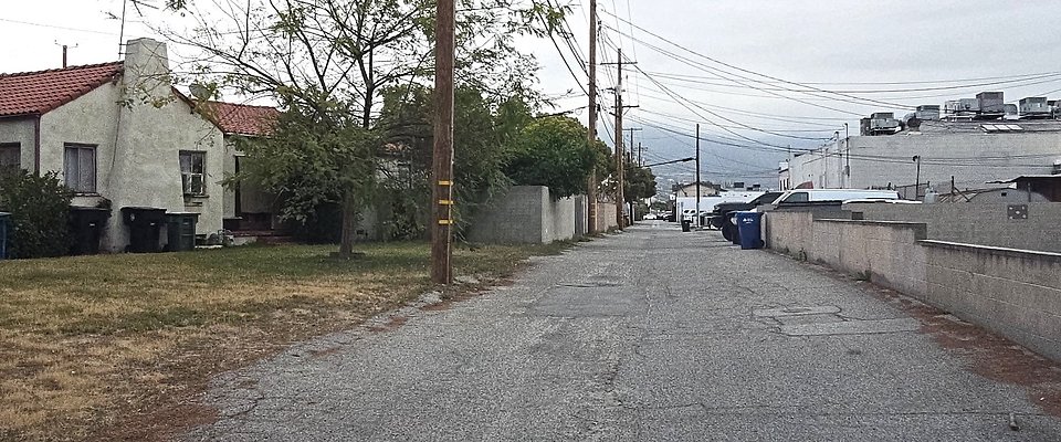 Alley N of Burbank Blvd