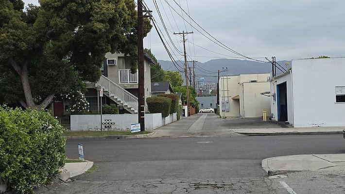 a-alley N of Magnolia173