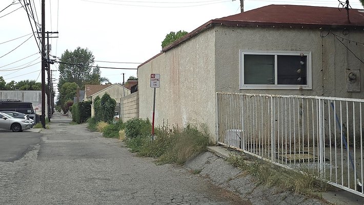 a-alley N of Magnolia200