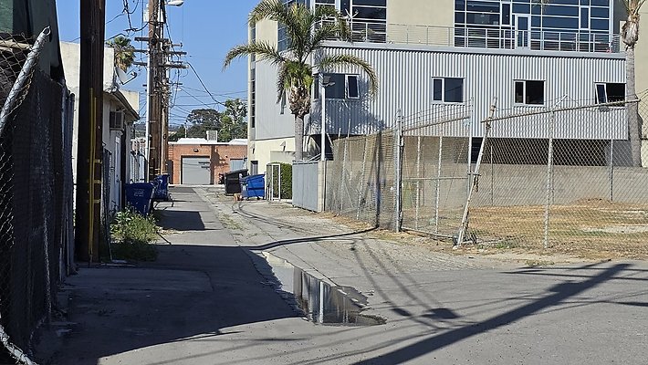 a-Alley N of Centinela Teale to Major574