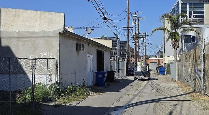 a-Alley N of Centinela Teale to Major576