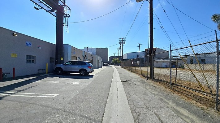 a-Alley N of Centinela Teale to Major567