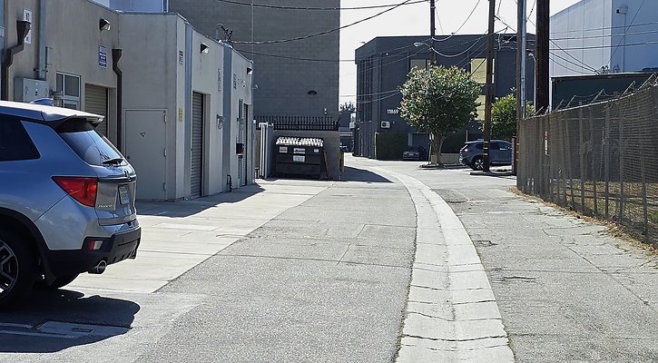 a-Alley N of Centinela Teale to Major569