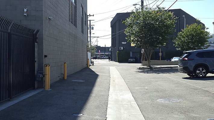 a-Alley N of Centinela Teale to Major571