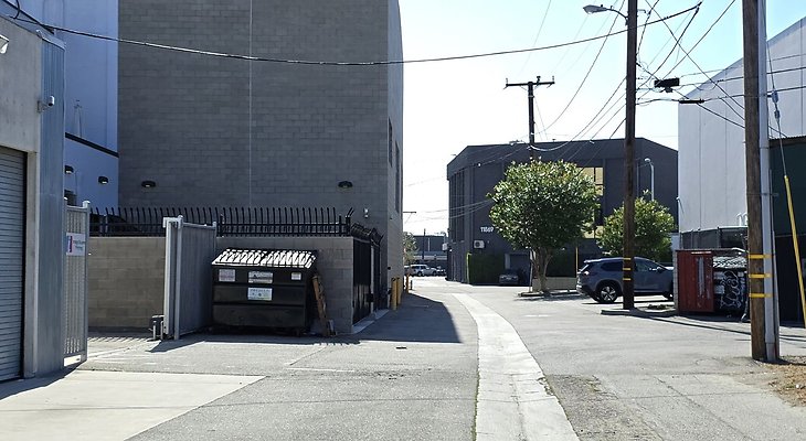 a-Alley N of Centinela Teale to Major570
