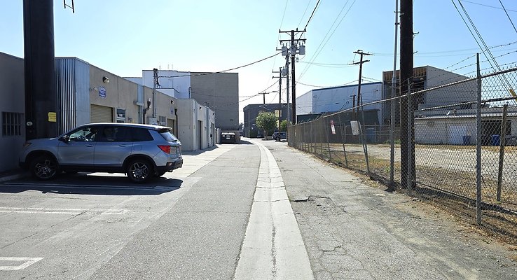 a-Alley N of Centinela Teale to Major568