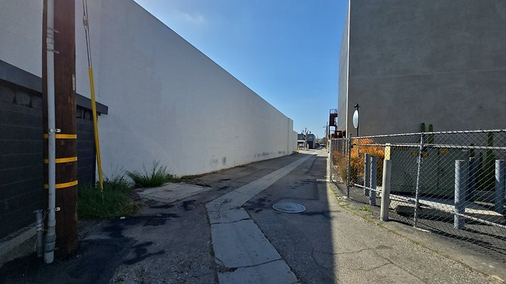 a-Alley N of Centinela Major to Mesmer565
