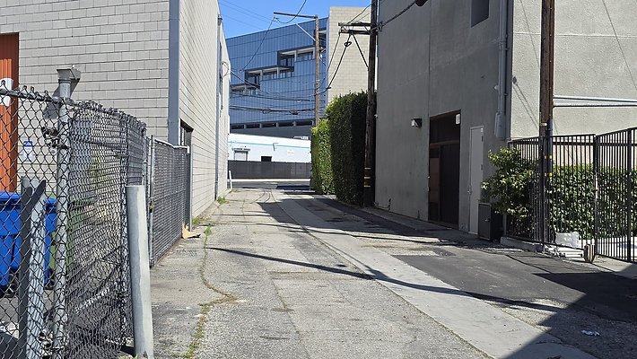 a-Alley N of Centinela Major to Mesmer556