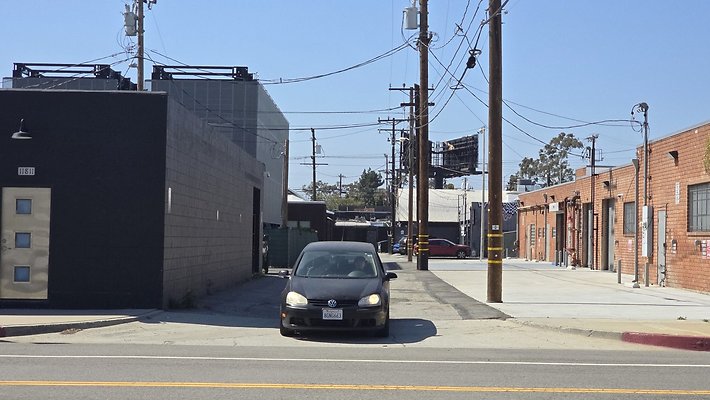 a-Alley N of Centinela Major to Mesmer553
