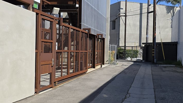 a-Alley N of Centinela Major to Mesmer555