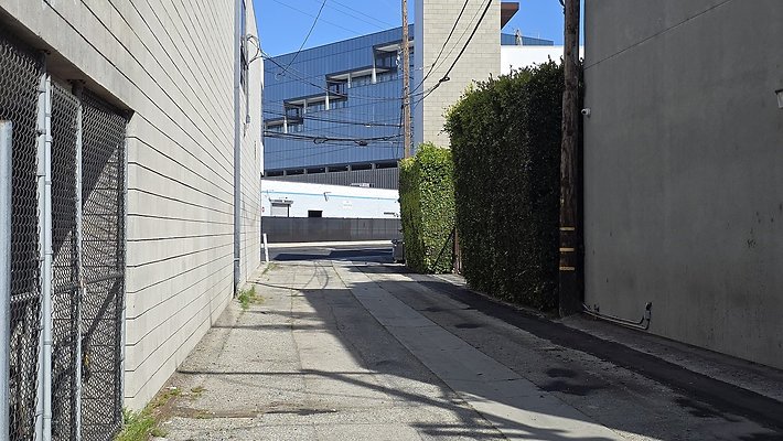 a-Alley N of Centinela Major to Mesmer560
