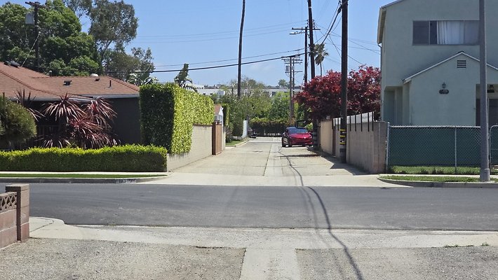 a-Alley N of Centinela Hammack to Lucile539
