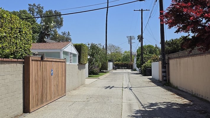 a-Alley N of Centinela Hammack to Lucile547