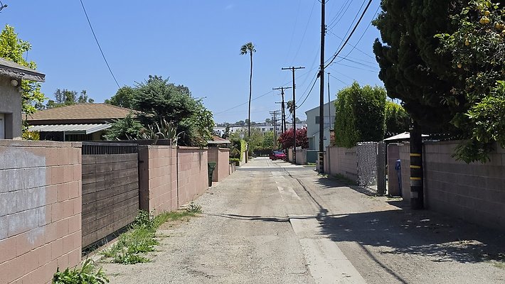 a-Alley N of Centinela Hammack to Lucile537