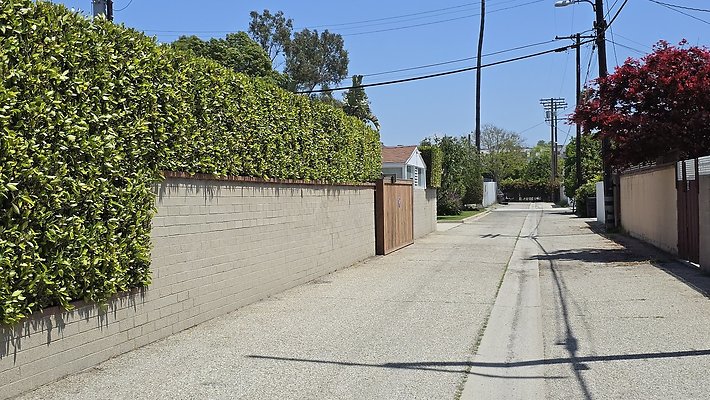 a-Alley N of Centinela Hammack to Lucile546