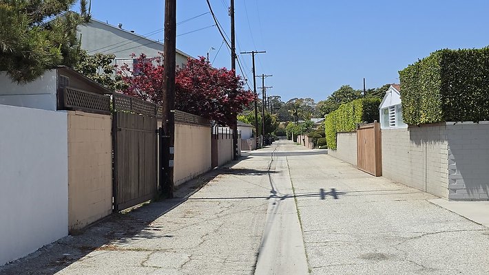 a-Alley N of Centinela Hammack to Lucile542