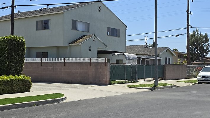 a-Alley N of Centinela Hammack to Lucile544