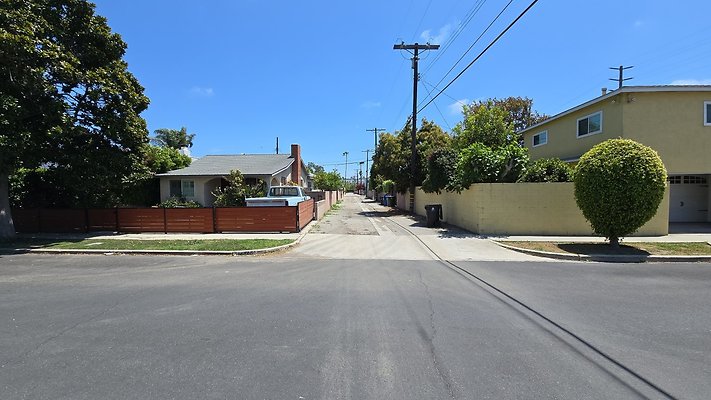 a-Alley N of Centinela Hammack to Lucile534