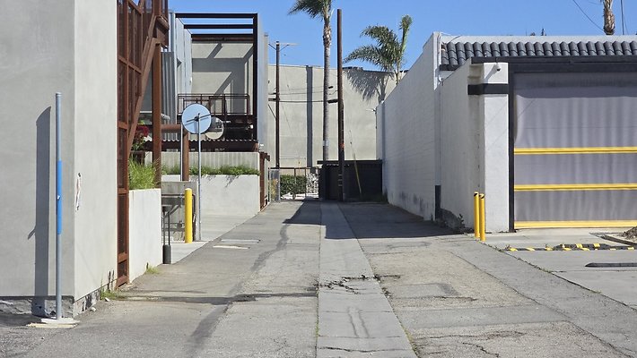 Alley N of Centinela Major to Mesmer