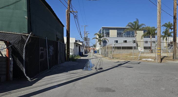 Alley N of Centinela Teale to Major