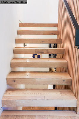32stairs-to-third-floor
