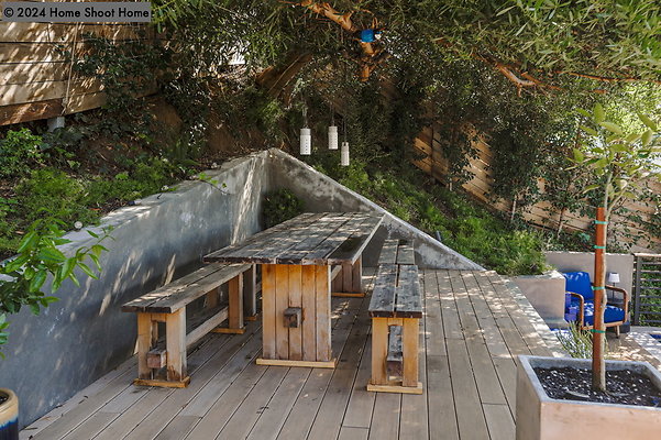 68deck-dining-area