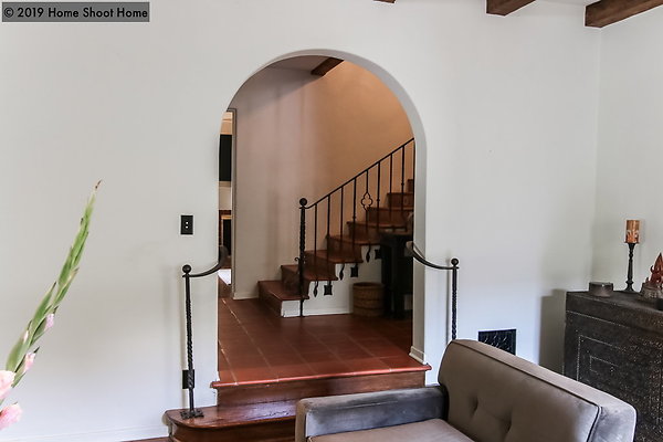 06living-room-reverse