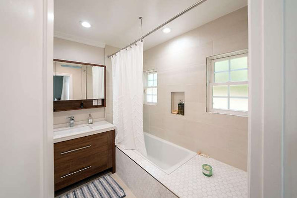 12419 bath 4