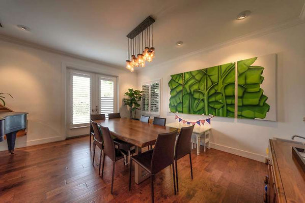 11131 dining 4