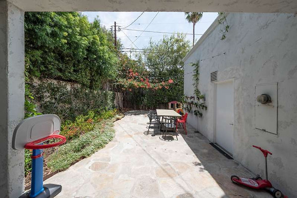11131 patio 1