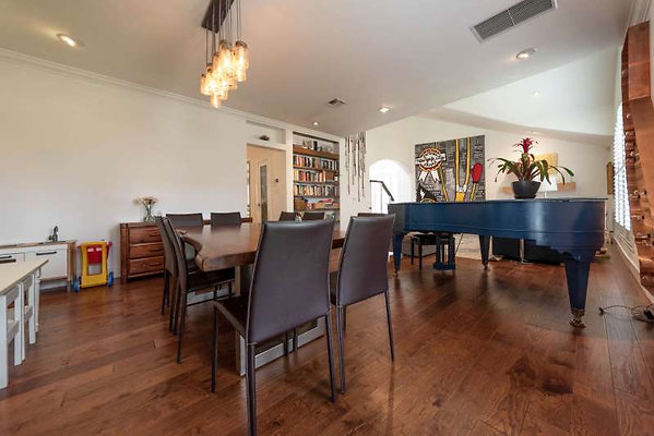 11131 dining 5