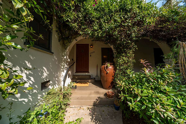 13313 porch 1