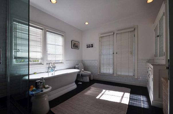 8976 bath 3
