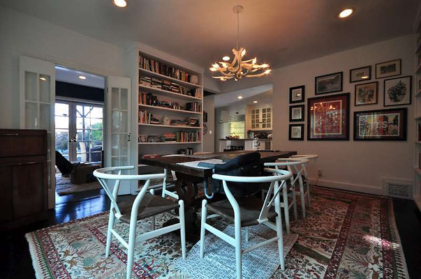 8976 dining 2