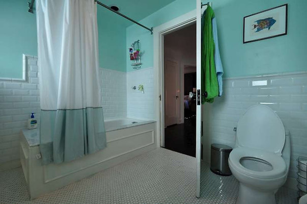 8976 bath 1