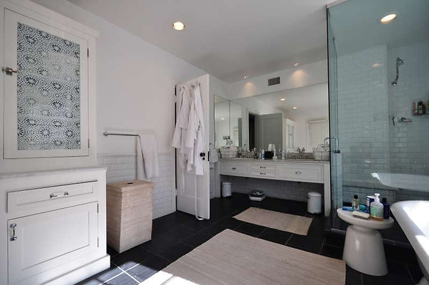 8976 bath 4
