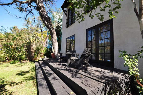 8976 porch 1