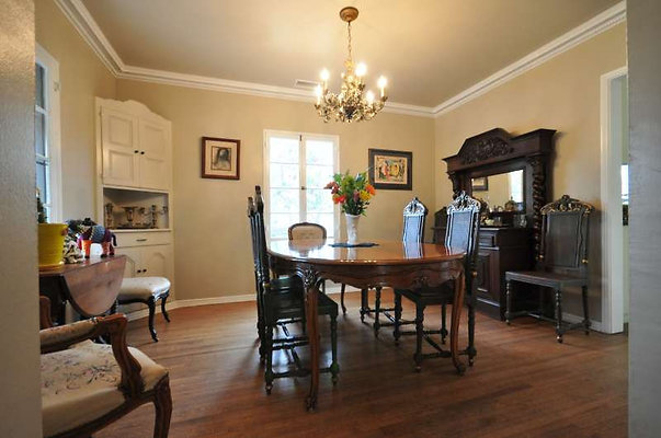 9084 dining 1