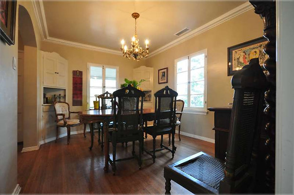 9084 dining 3