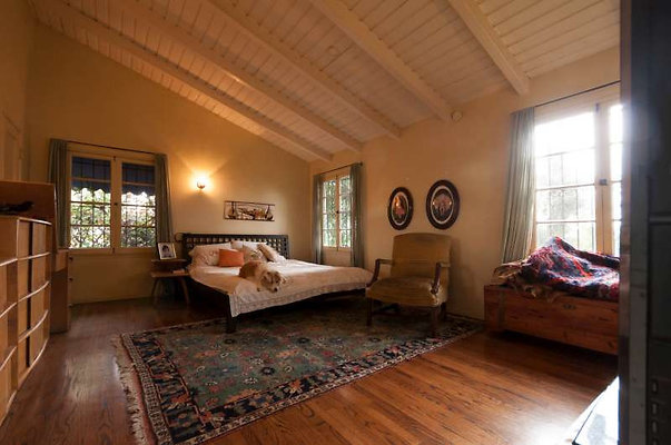 2504 bed 1