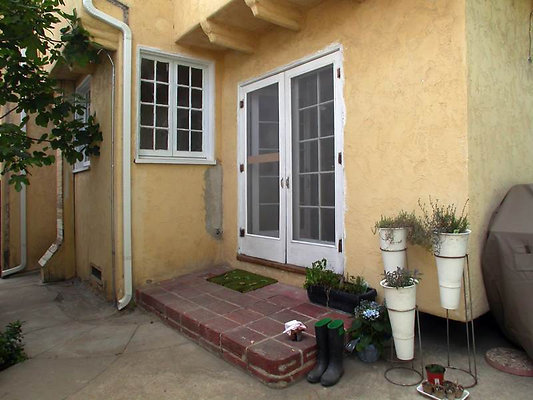 8537 patio 3