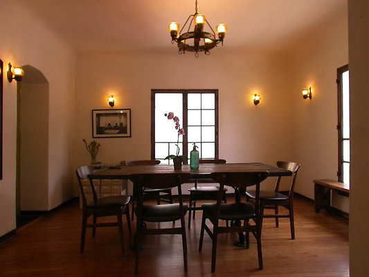 8537 dining 1
