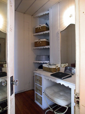 8537 closet 2