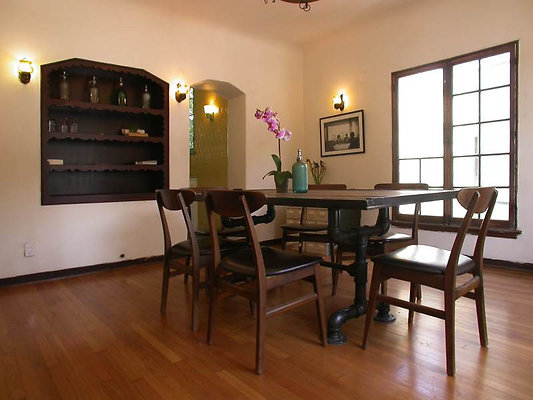 8537 dining 3