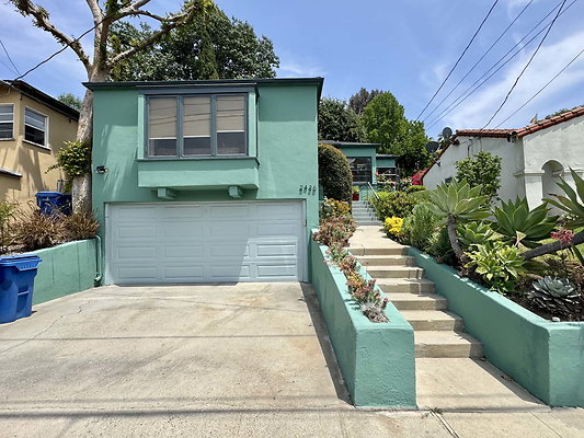 2436 Griffith Park Bl