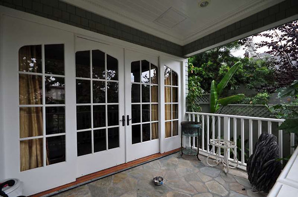 9163 porch 1